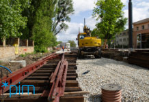 Rozpoczął się montaż nowego torowiska na pętli Wilczak (VIDEO)