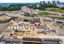 Postępy i duże zmiany organizacji ruchu na placu budowy tramwaju na Naramowice